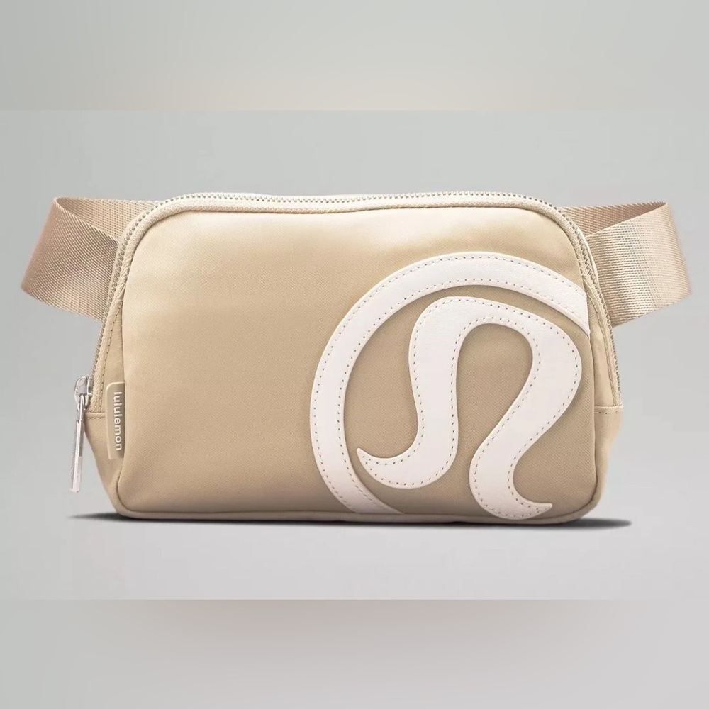 ⭐️LIKE NEW⭐️  Lululemon Everywhere Belt Bag w Logo in Color Trench Logo